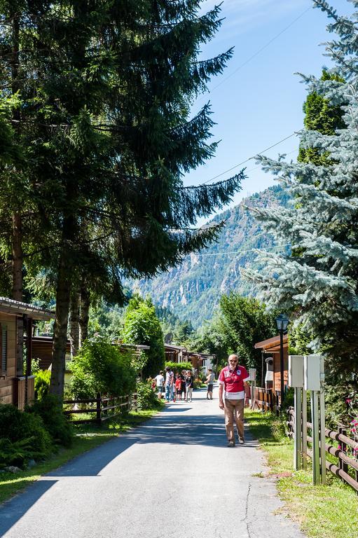 مخيم فيلاغجيو توريستيكو سيرفينو Antey-Saint-André المظهر الخارجي الصورة
